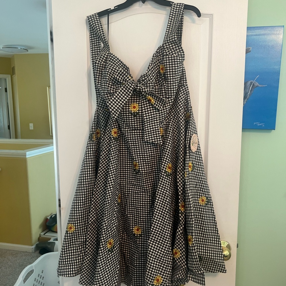 Black and White Gingham Dress with Floral Accents 3XL/Size 16